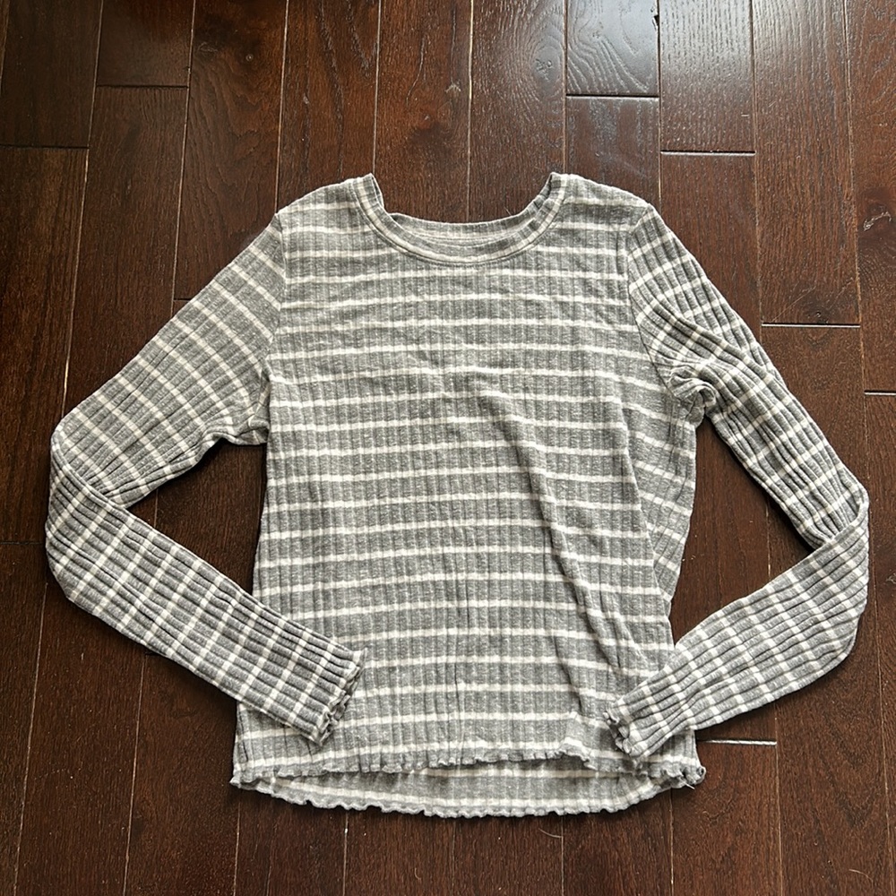 American Eagle | Cropped Ribbed Long Sleeved T-shirt - Picture 2 of 5
